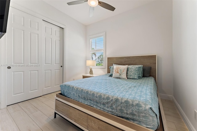 bedroom featuring ceiling fan and a closet