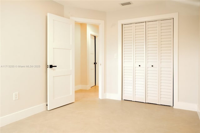 unfurnished bedroom featuring a closet