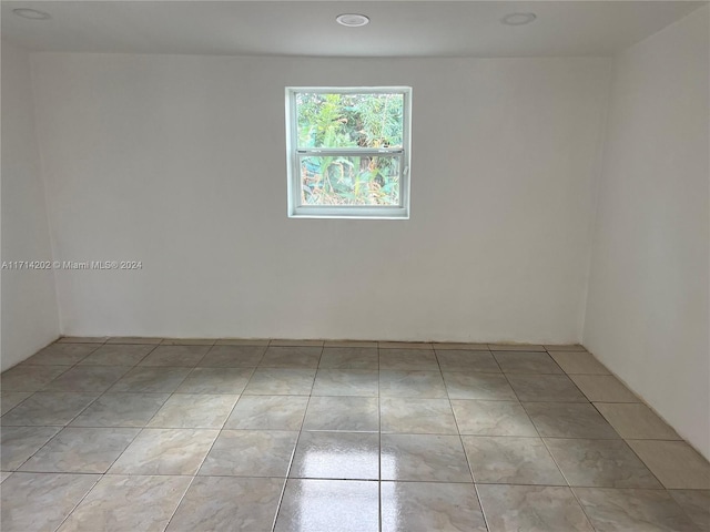 unfurnished room with light tile patterned floors