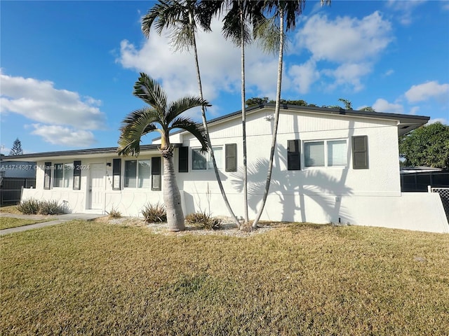 view of front of house with a front lawn