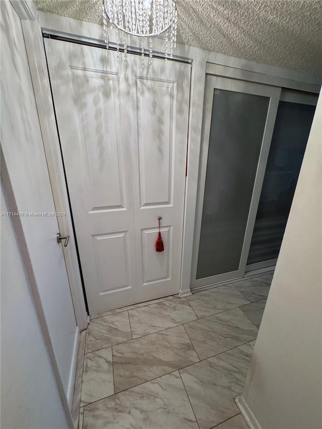 bathroom featuring an inviting chandelier