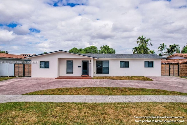 ranch-style home with a front yard