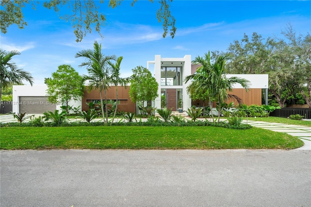 view of front of home featuring a front lawn