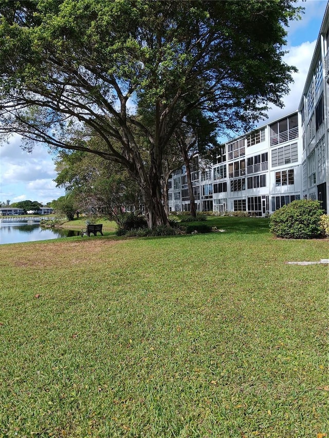 view of yard featuring a water view