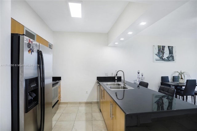 1750 N Bayshore Dr Unit 3210, Miami, FL 33132 - kitchen featuring stainless steel appliances, dark countertops, a peninsula, modern cabinets, and recessed lighting