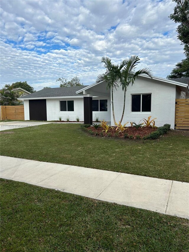 ranch-style home featuring a front yard