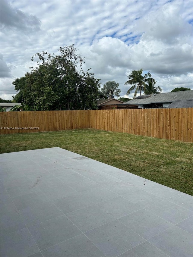 view of yard with a patio