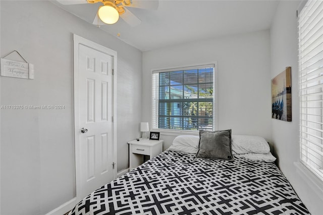 bedroom with ceiling fan