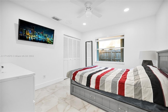 bedroom featuring ceiling fan and a closet