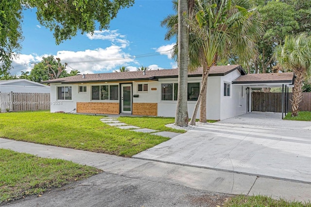 ranch-style house featuring a front yard