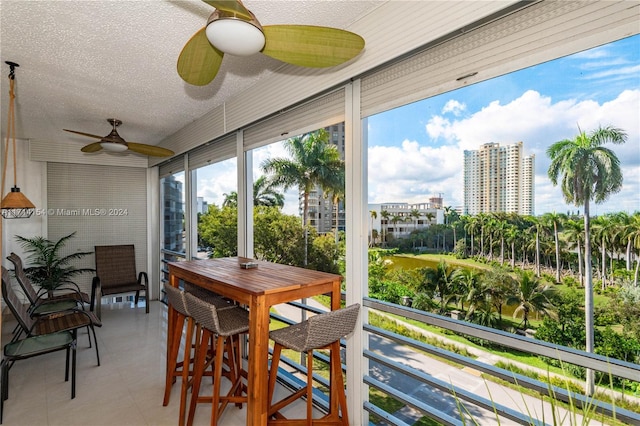 sunroom with ceiling fan