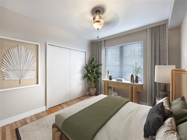 1018 Meridian Ave Unit 4, Miami Beach, FL 33139 - bedroom with baseboards, a closet, light wood-type flooring, and ceiling fan