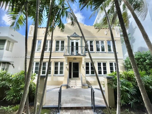 1018 Meridian Ave Unit 4, Miami Beach, FL 33139 - view of front of property with a balcony, stucco siding, entry steps, and a patio area