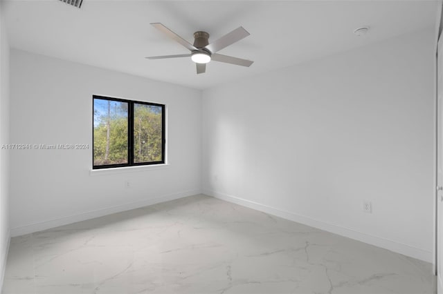 empty room with ceiling fan