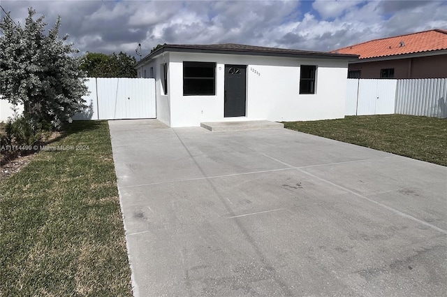 view of front of home with a front yard