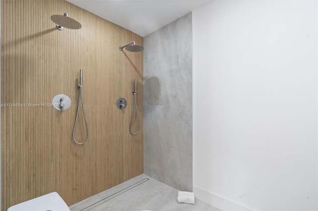 bathroom featuring tiled shower