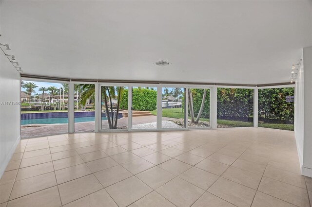 unfurnished room featuring light tile patterned flooring