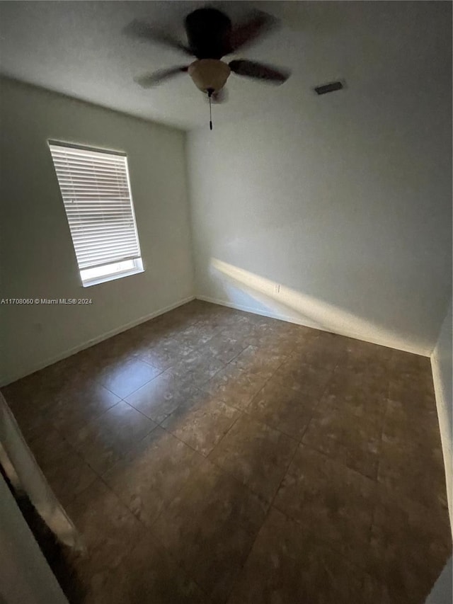 unfurnished room with ceiling fan