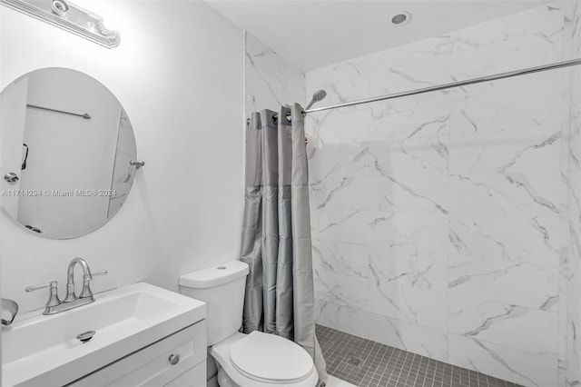 bathroom with a shower with shower curtain, vanity, and toilet