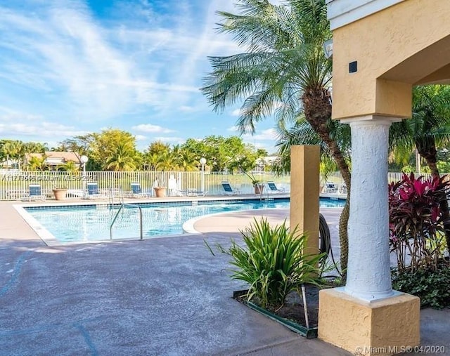 view of swimming pool