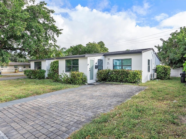 ranch-style house featuring a front lawn