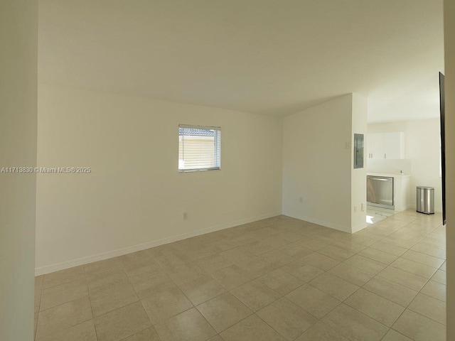 spare room featuring light tile patterned flooring