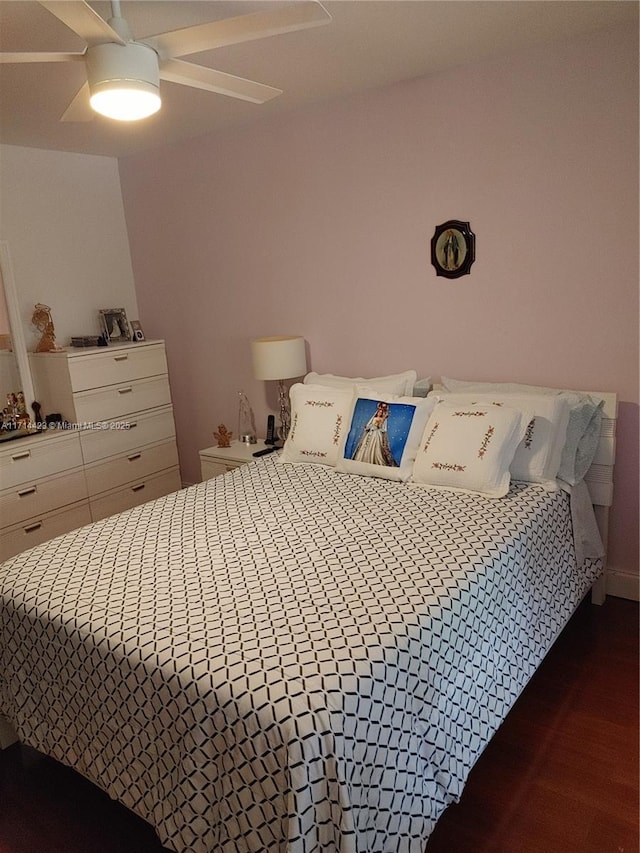 bedroom with ceiling fan