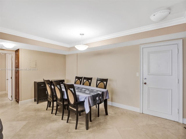 dining area with ornamental molding