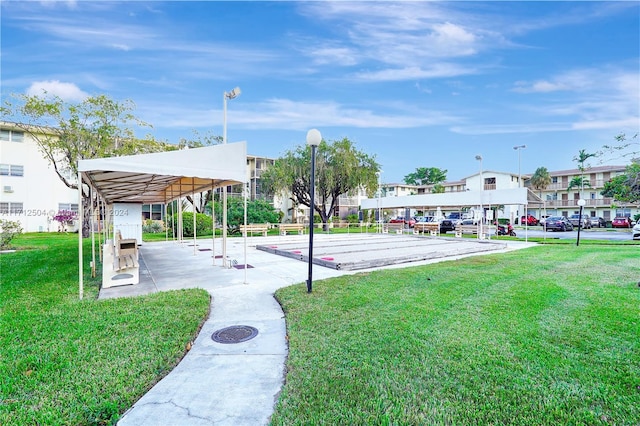 view of property's community featuring a lawn