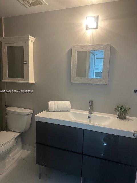 1250 S Miami Ave Unit 2013, Miami, FL 33130 - bathroom with vanity and marble look tiles
