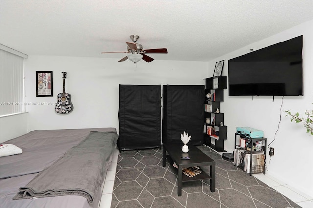 bedroom featuring ceiling fan and a textured ceiling