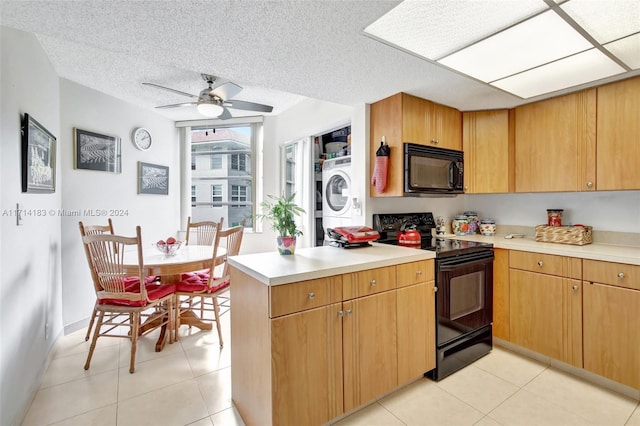 kitchen featuring stacked washer and clothes dryer, black appliances, ceiling fan, a textured ceiling, and kitchen peninsula