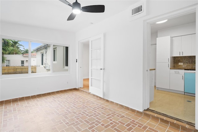 empty room with ceiling fan