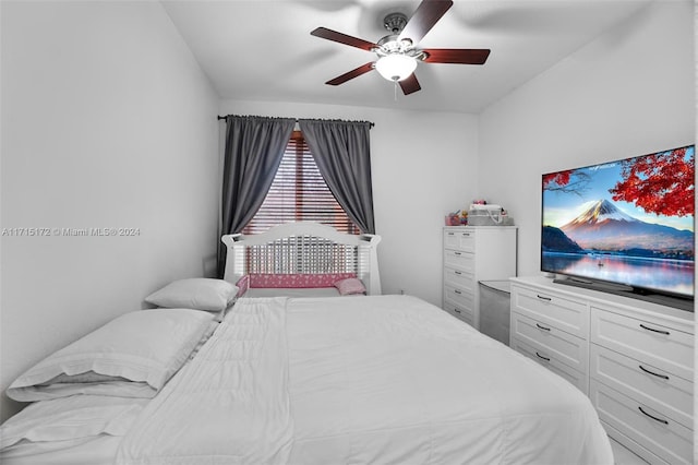 bedroom with ceiling fan