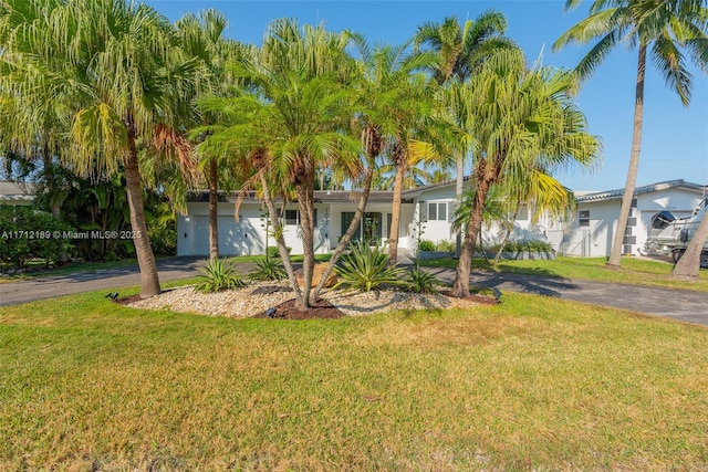 view of front facade featuring a garage and a front lawn