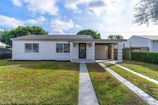 view of front of house featuring a front yard and a carport