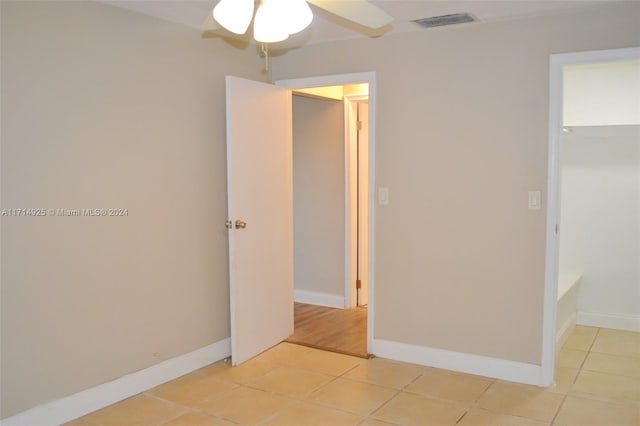 unfurnished room featuring ceiling fan and light tile patterned flooring