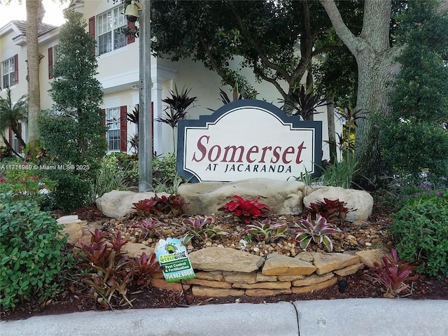 view of community / neighborhood sign