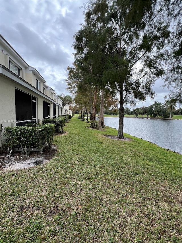 view of yard featuring a water view