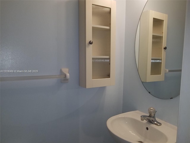 bathroom featuring sink