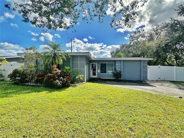 view of front of house with a front yard