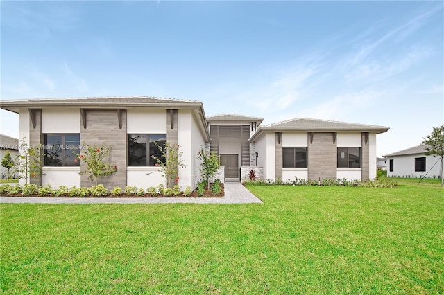 view of front of house featuring a front yard