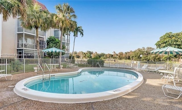 view of swimming pool