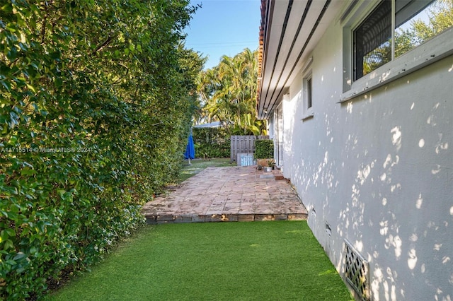 view of yard with a patio