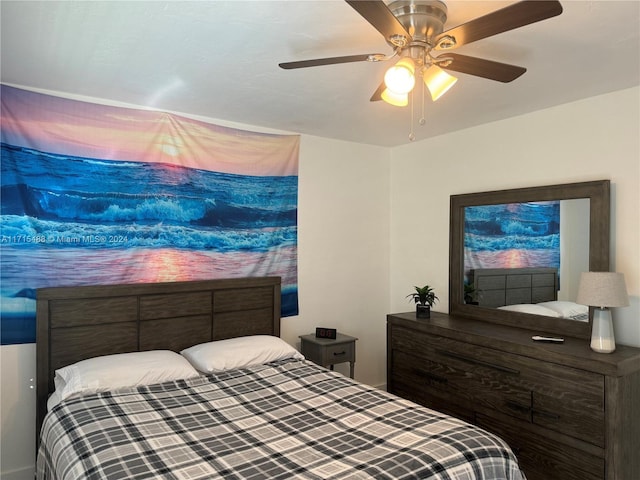 bedroom featuring ceiling fan