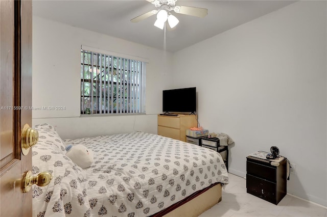 bedroom with ceiling fan