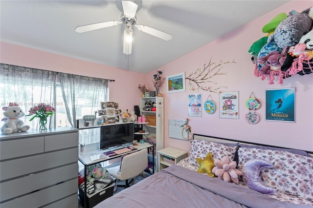 bedroom with ceiling fan