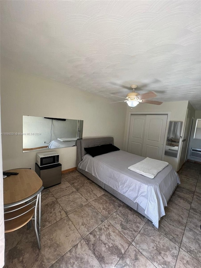 bedroom featuring ceiling fan