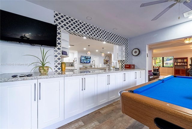 playroom featuring ceiling fan, light wood-type flooring, sink, and pool table