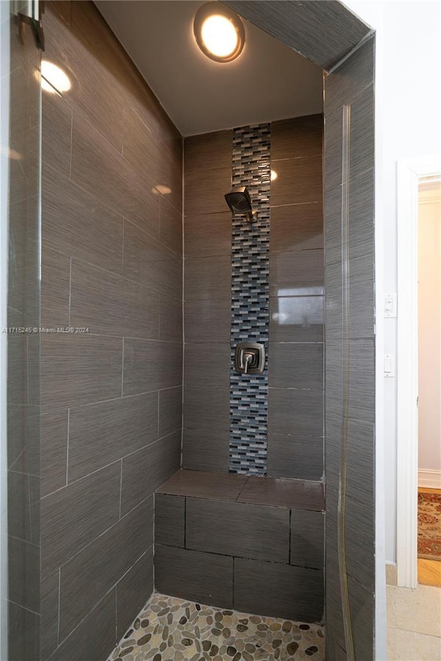 3111 N 52nd Ave, Hollywood, FL 33021 - bathroom featuring a tile shower